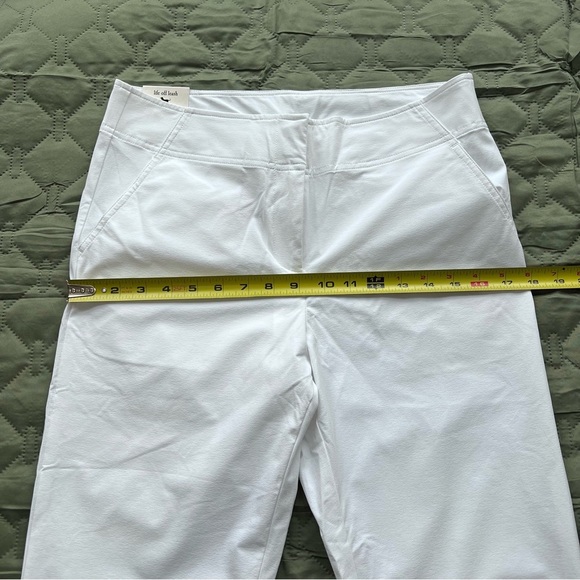 ***NWT***The Black Dog Ladies Capris color White - Picture 9 of 11